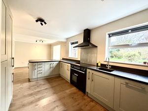 Kitchen Dining Family Room- click for photo gallery